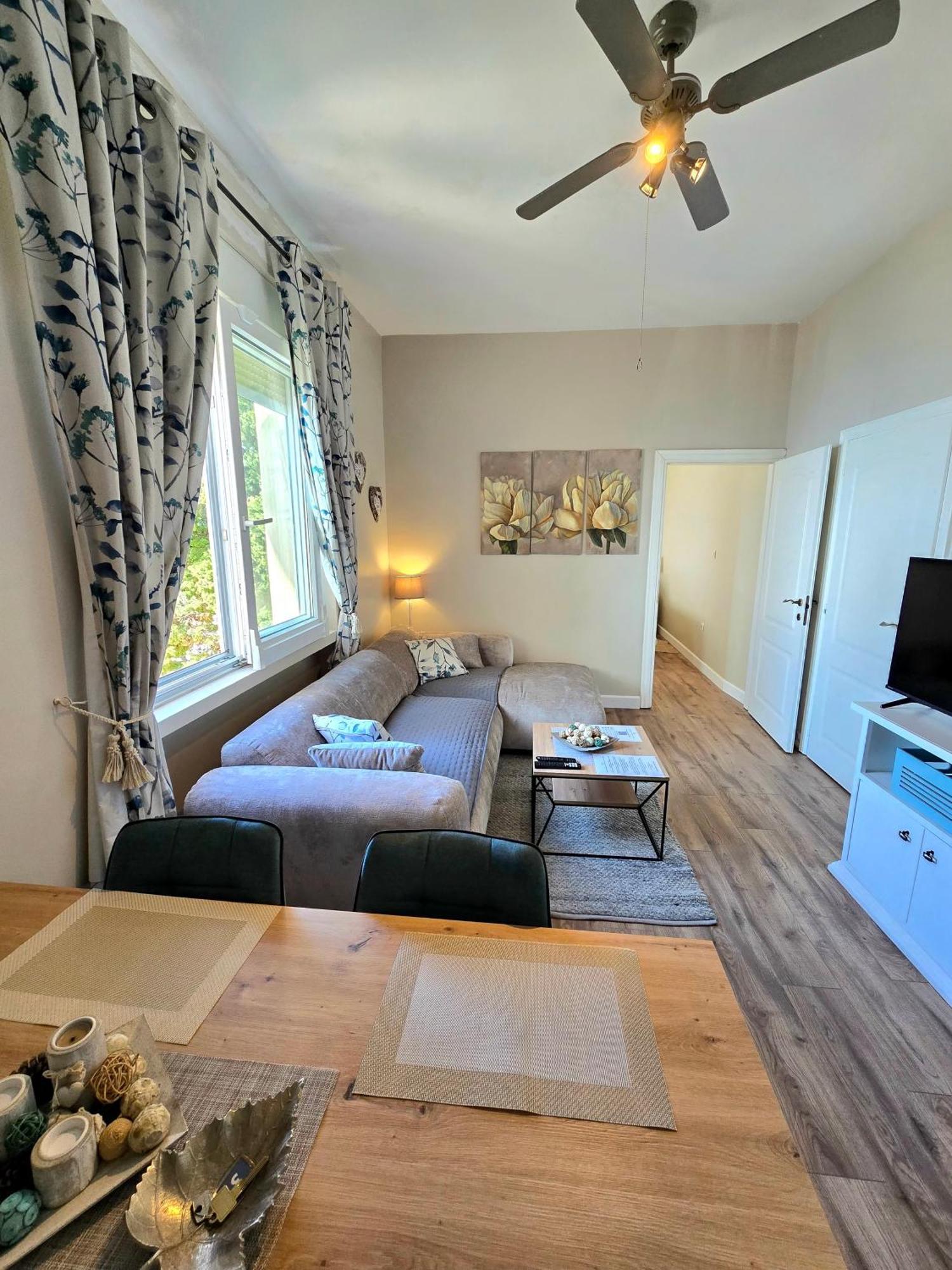 Apartments Suzy Split Luaran gambar