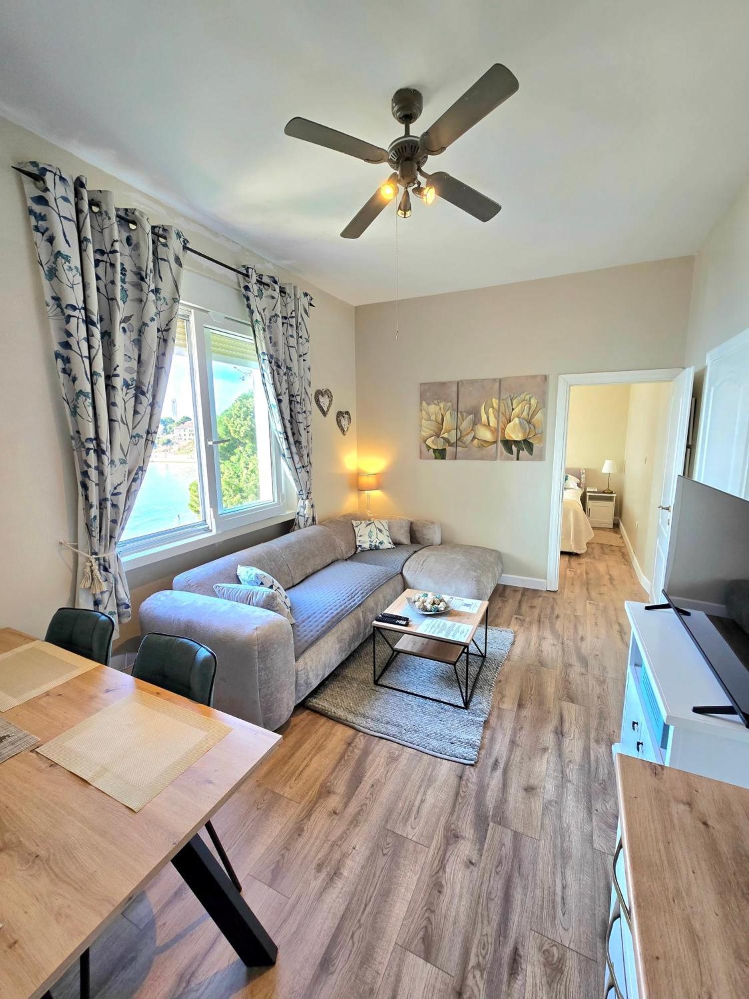 Apartments Suzy Split Luaran gambar